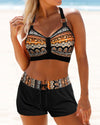 Hoch geschnittene Bikinis mit geometrischem Print