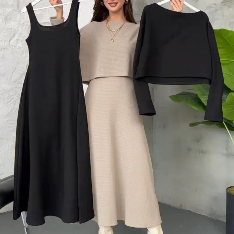 2-delad stickad damklädsel med midilång klänning och kort topp