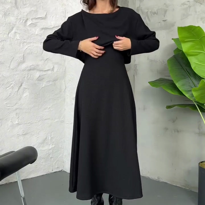 2-delad stickad damklädsel med midilång klänning och kort topp